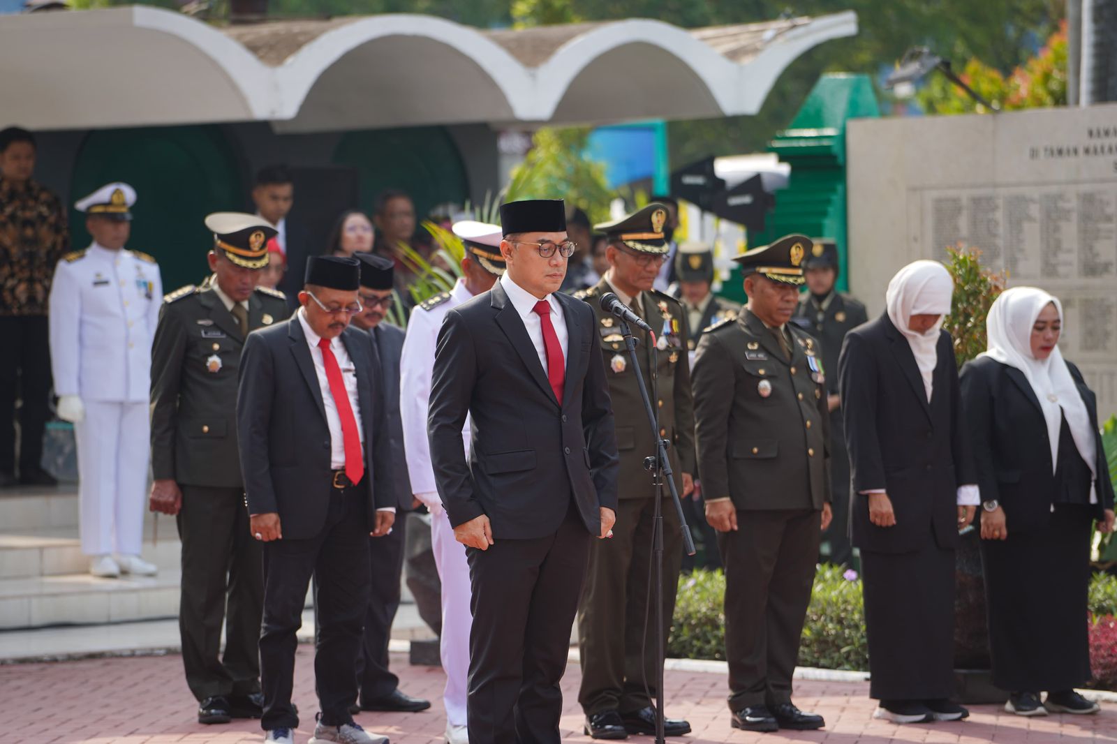 Siaran Pers Peringati Hari Pahlawan Wamenparekraf Tabur Bunga Di Tmp